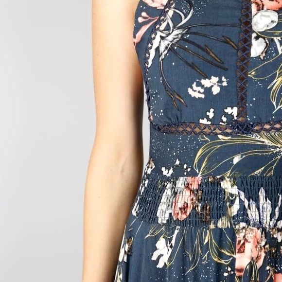 💥 LAST ONE Open Back Floral Halter Maxi Dress - Picture 4 of 7